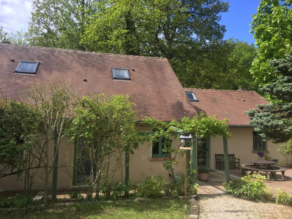 Gite D'Etape Du Tilleul, 4-8 Personnes La Celle-les-Bordes Bagian luar foto