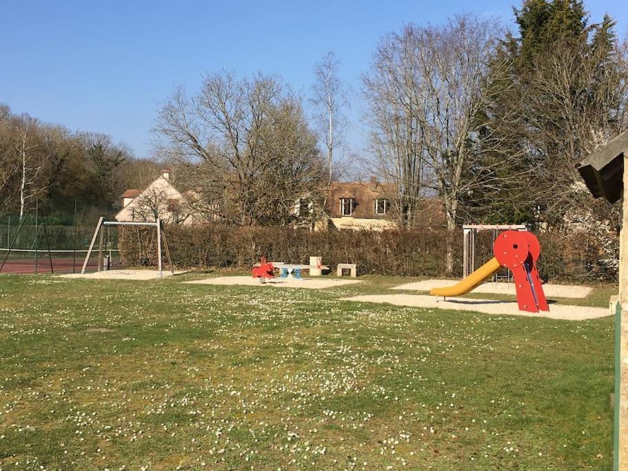 Gite D'Etape Du Tilleul, 4-8 Personnes La Celle-les-Bordes Bagian luar foto