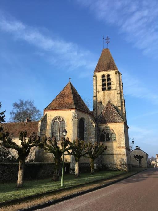 Gite D'Etape Du Tilleul, 4-8 Personnes La Celle-les-Bordes Bagian luar foto