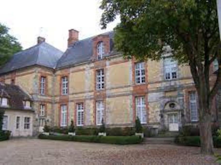 Gite D'Etape Du Tilleul, 4-8 Personnes La Celle-les-Bordes Bagian luar foto