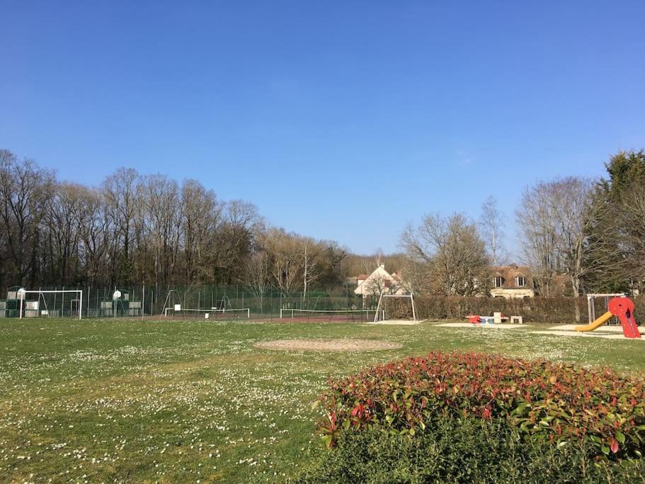 Gite D'Etape Du Tilleul, 4-8 Personnes La Celle-les-Bordes Bagian luar foto